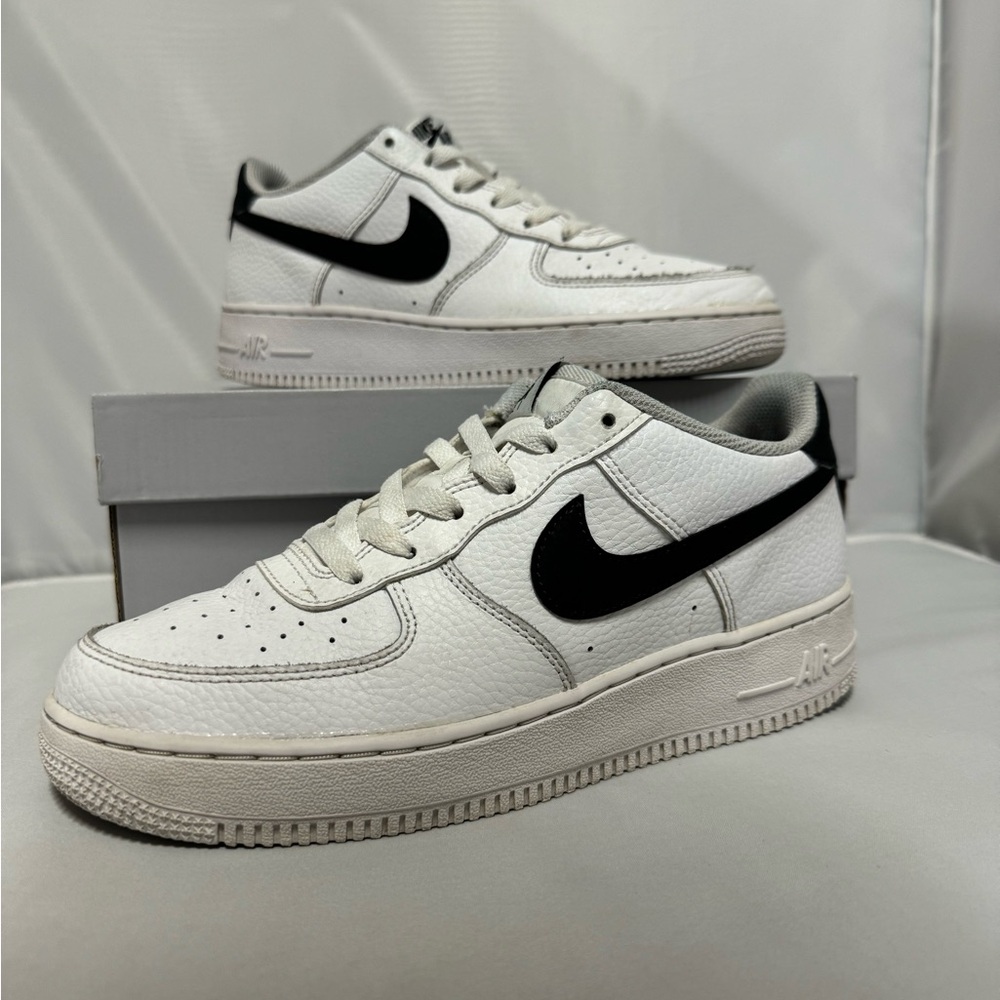 Size 7 - Nike Air Force 1 White & Black